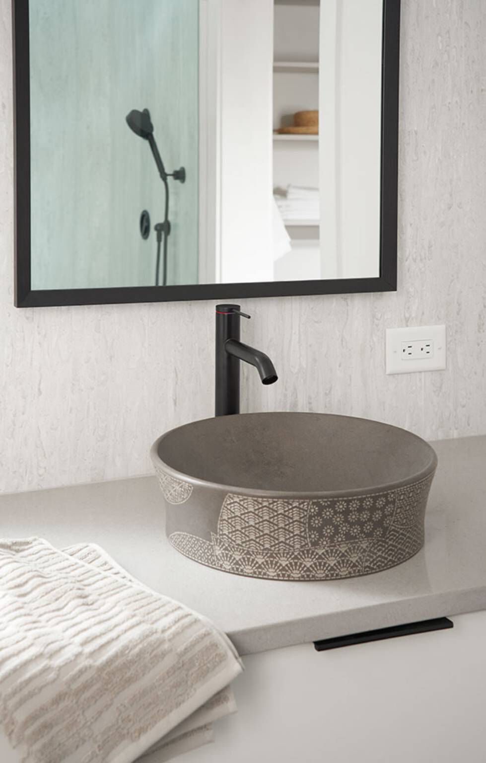 Llave monomando baja para lavabo l&iacute;nea Components en negro mate,,hi-res image number null