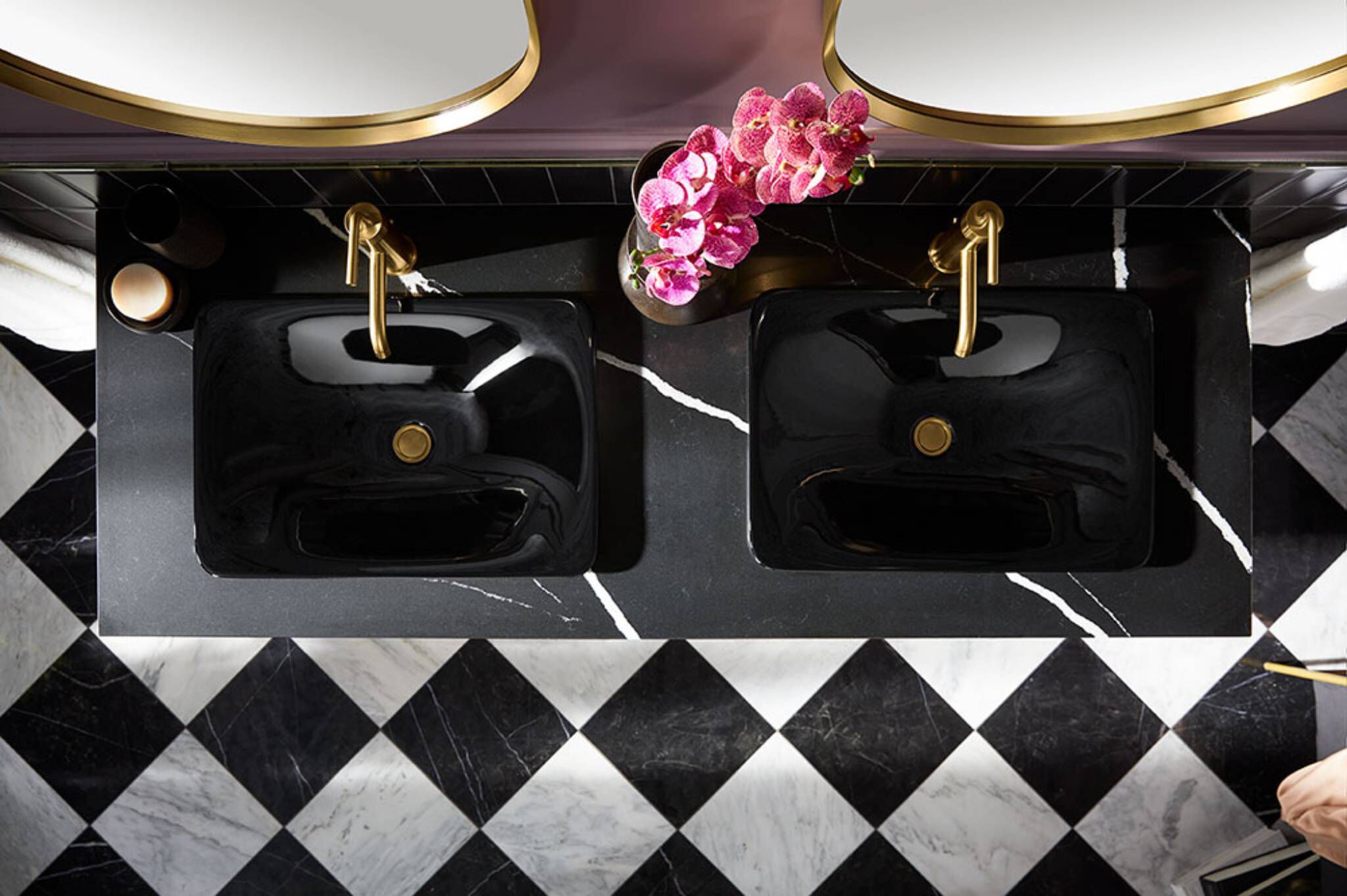 Llave monomando baja para lavabo l&iacute;nea Purist en dorado cepillado,,hi-res image number null